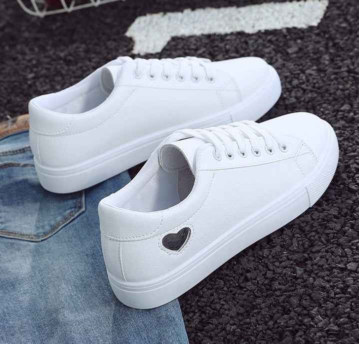 Baskets femme blanches en cuir PU à motif cœur