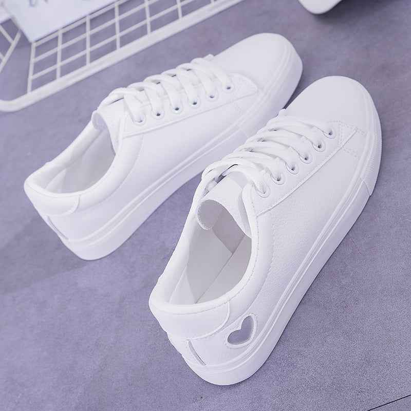 Baskets femme blanches en cuir PU à motif cœur