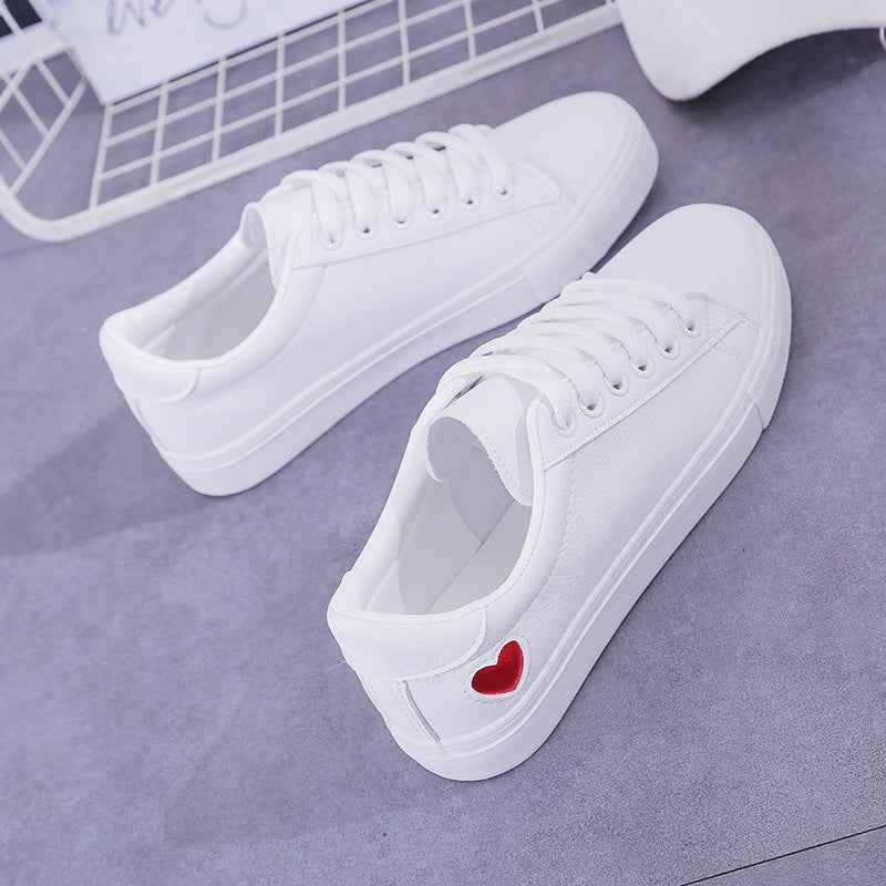 Baskets femme blanches en cuir PU à motif cœur