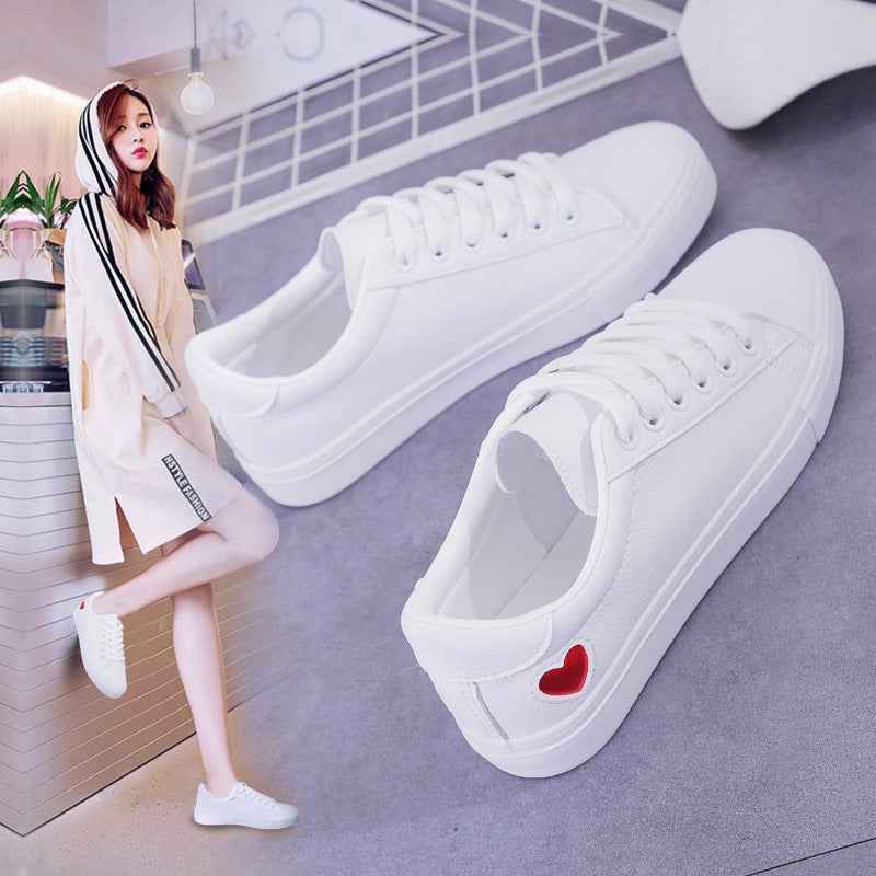 Baskets femme blanches en cuir PU à motif cœur