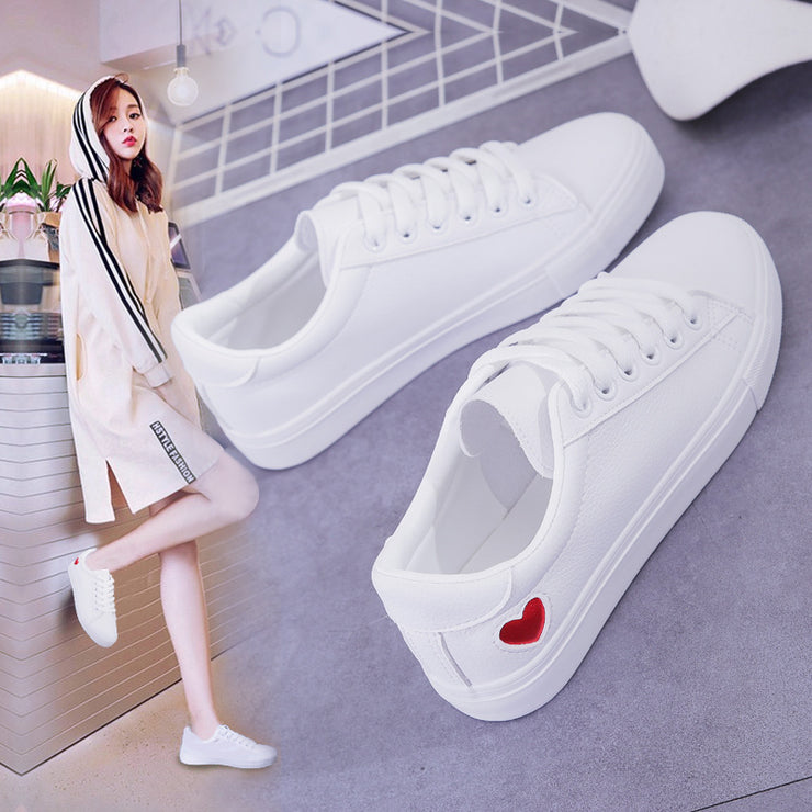 Baskets femme blanches cuir PU cœur